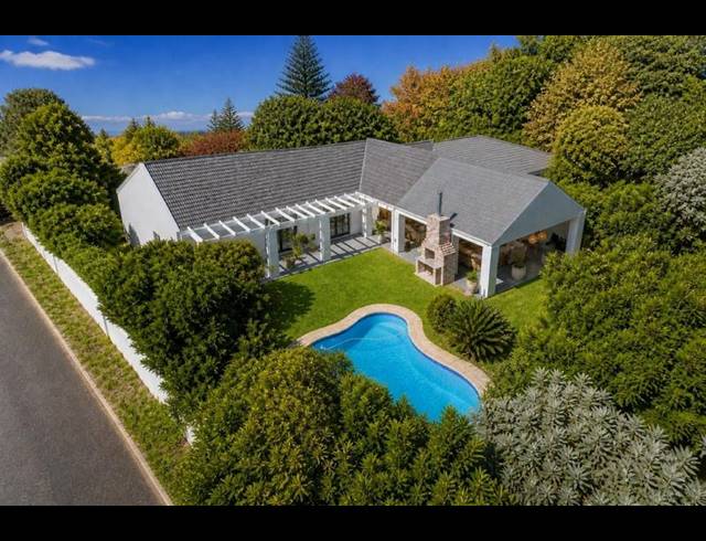 4 BEDROOM HOUSE FOR SALE IN CONSTANTIA